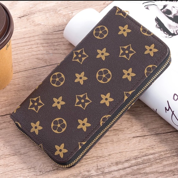 Ladies long wallets with wrist strap ( brand new) - Picture 2 of 4